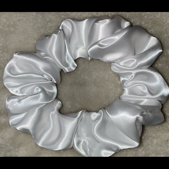 ⭐️ HOST PICK⭐️ KLM’s Luxey Locks Pearly Whites Collection $8each - Picture 8 of 15